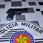 Quatro Indivíduos são Presos com Motocicleta Roubada e Simulacro de Arma de Fogo